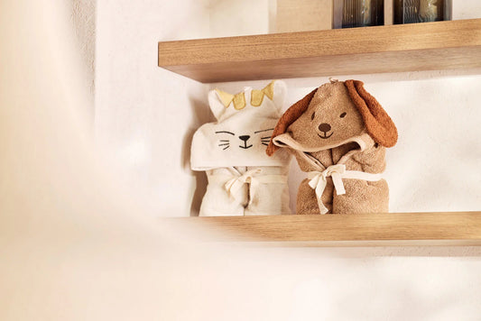 Badcape Badstof - Dog - Bibi Kidz - Kinderhaarspeldjes en baby accessoires voor pasgeboren baby bij Bibi Kidz, zachte babykleding, speendoekjes, spenen en gepersonaliseerde kraamcadeaus voor baby’s.