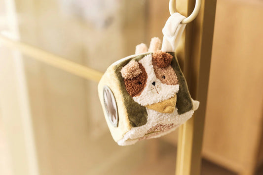Activiteitenkubus - Tiny park - Bibi Kidz - Kinderhaarspeldjes en baby accessoires voor pasgeboren baby bij Bibi Kidz, zachte babykleding, speendoekjes, spenen en gepersonaliseerde kraamcadeaus voor baby’s.