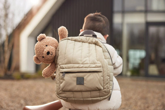 Rugzakje Puffed - Olive green - Bibi Kidz - Kinderhaarspeldjes en baby accessoires voor pasgeboren baby bij Bibi Kidz, zachte babykleding, speendoekjes, spenen en gepersonaliseerde kraamcadeaus voor baby’s.