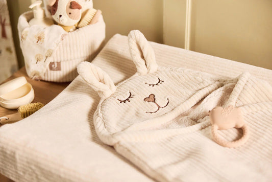 Wikkeldeken - Bunny Cloud rib - Bibi Kidz - Kinderhaarspeldjes en baby accessoires voor pasgeboren baby bij Bibi Kidz, zachte babykleding, speendoekjes, spenen en gepersonaliseerde kraamcadeaus voor baby’s.