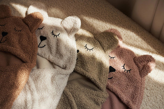 Wikkeldeken Bear Bouclé - Oatmeal - Bibi Kidz - Kinderhaarspeldjes en baby accessoires voor pasgeboren baby bij Bibi Kidz, zachte babykleding, speendoekjes, spenen en gepersonaliseerde kraamcadeaus voor baby’s.