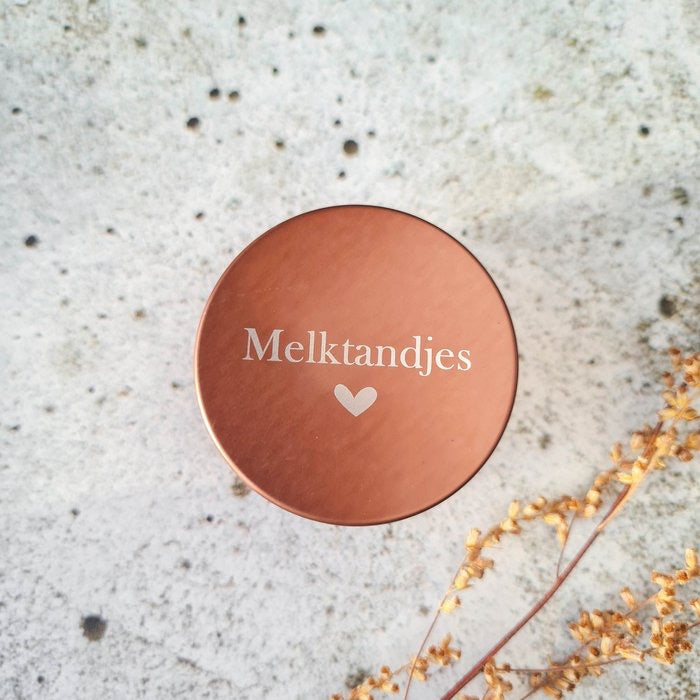 Metalen tandendoosje - Roest bruin - Bibi Kidz - Kinderhaarspeldjes en baby accessoires voor pasgeboren baby bij Bibi Kidz, zachte babykleding, speendoekjes, spenen en gepersonaliseerde kraamcadeaus voor baby’s.