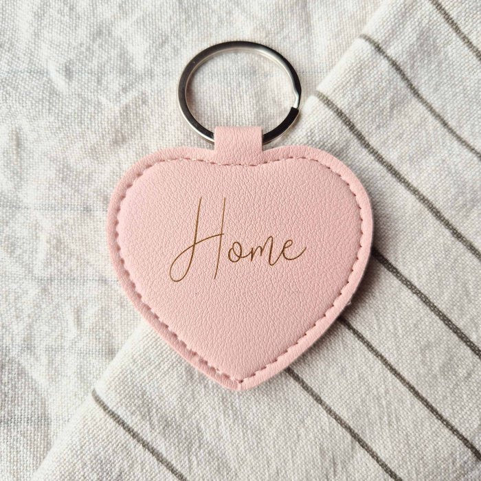 Sleutelhanger Hart Home - Roze - Bibi Kidz - Kinderhaarspeldjes en baby accessoires voor pasgeboren baby bij Bibi Kidz, zachte babykleding, speendoekjes, spenen en gepersonaliseerde kraamcadeaus voor baby’s.