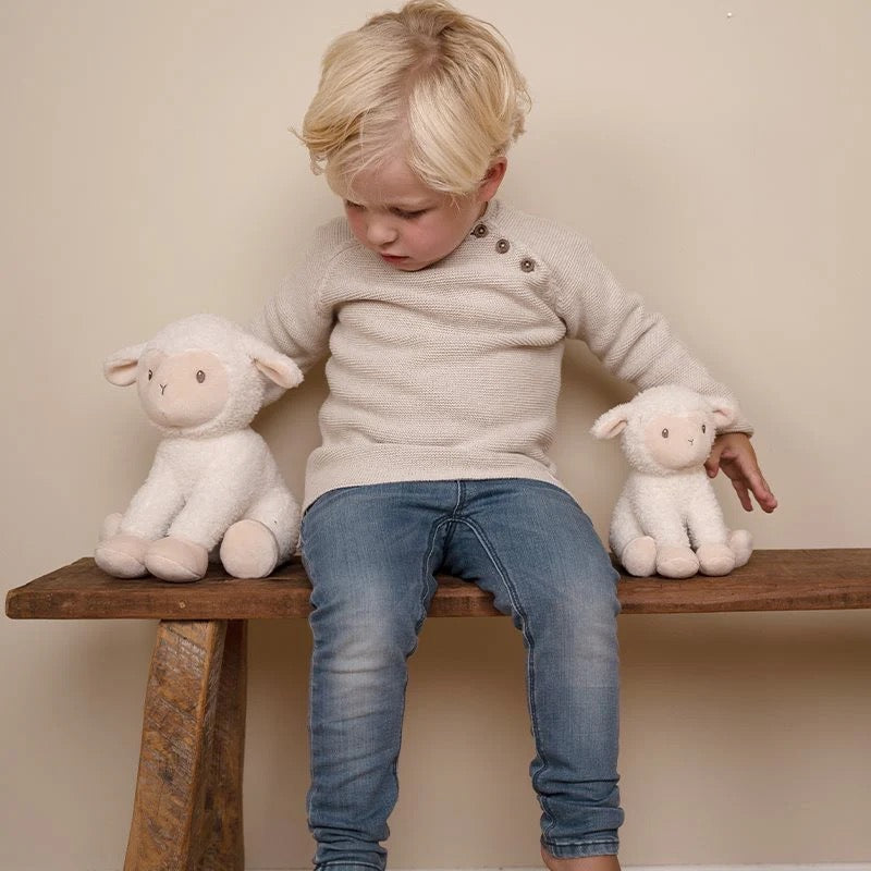 Knuffel schaap - Bibi Kidz - Kinderhaarspeldjes en baby accessoires voor pasgeboren baby bij Bibi Kidz, zachte babykleding, speendoekjes, spenen en gepersonaliseerde kraamcadeaus voor baby’s.