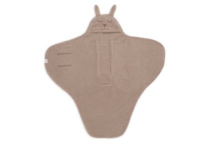 Wikkeldeken Bunny Cloud rib - Milky coffee - Bibi Kidz - Kinderhaarspeldjes en baby accessoires voor pasgeboren baby bij Bibi Kidz, zachte babykleding, speendoekjes, spenen en gepersonaliseerde kraamcadeaus voor baby’s.