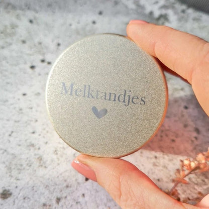 Metalen tandendoosje - Mat goud - Bibi Kidz - Kinderhaarspeldjes en baby accessoires voor pasgeboren baby bij Bibi Kidz, zachte babykleding, speendoekjes, spenen en gepersonaliseerde kraamcadeaus voor baby’s.