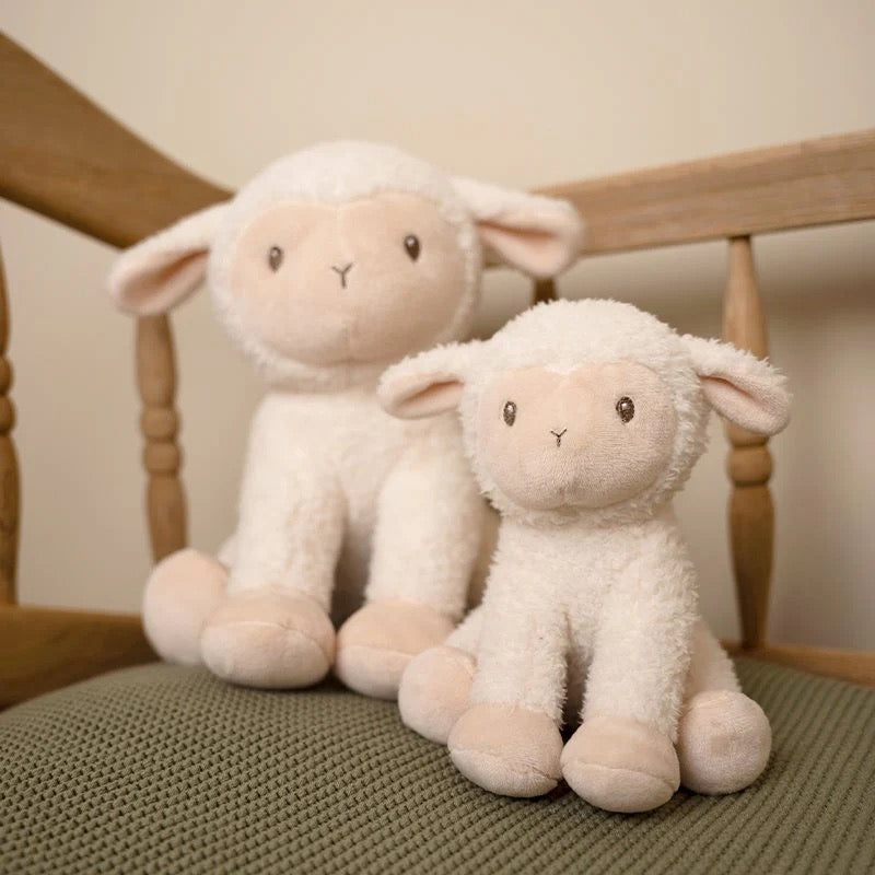 Knuffel schaap - Bibi Kidz - Kinderhaarspeldjes en baby accessoires voor pasgeboren baby bij Bibi Kidz, zachte babykleding, speendoekjes, spenen en gepersonaliseerde kraamcadeaus voor baby’s.