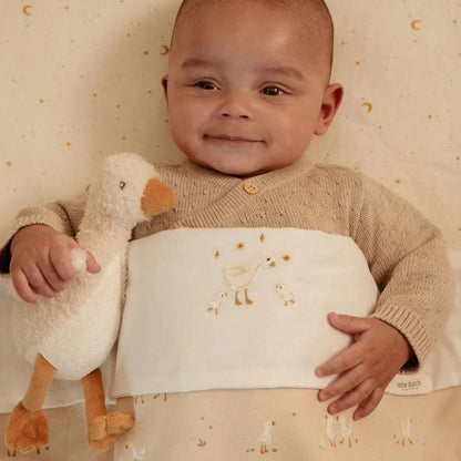Knuffel Gans 17cm - Bibi Kidz - Kinderhaarspeldjes en baby accessoires voor pasgeboren baby bij Bibi Kidz, zachte babykleding, speendoekjes, spenen en gepersonaliseerde kraamcadeaus voor baby’s.