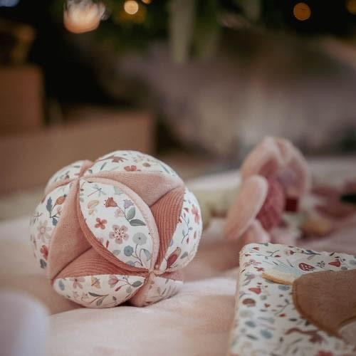 Grijpbal Fairy garden - Bibi Kidz - Kinderhaarspeldjes en baby accessoires voor pasgeboren baby bij Bibi Kidz, zachte babykleding, speendoekjes, spenen en gepersonaliseerde kraamcadeaus voor baby’s.