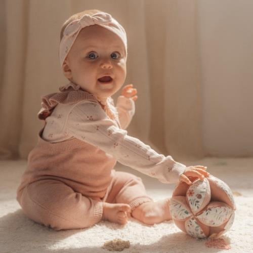 Grijpbal Fairy garden - Bibi Kidz - Kinderhaarspeldjes en baby accessoires voor pasgeboren baby bij Bibi Kidz, zachte babykleding, speendoekjes, spenen en gepersonaliseerde kraamcadeaus voor baby’s.