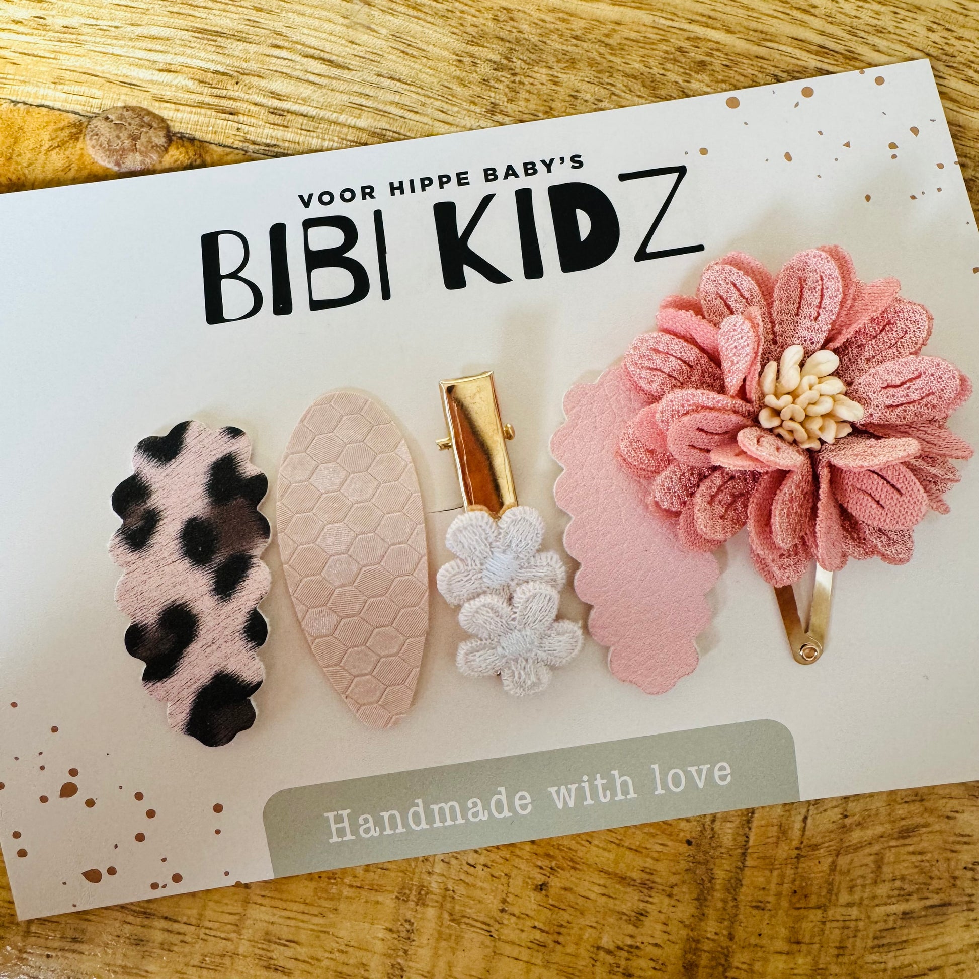Setje 9 Suus Haarspeldjes bloem - Bibi Kidz - Kinderhaarspeldjes en baby accessoires voor pasgeboren baby bij Bibi Kidz, zachte babykleding, speendoekjes, spenen en gepersonaliseerde kraamcadeaus voor baby’s.