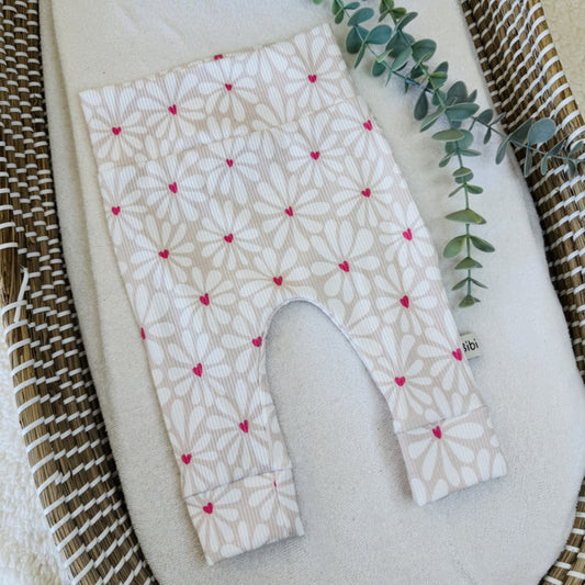 Broekje - Hartjes licht beige